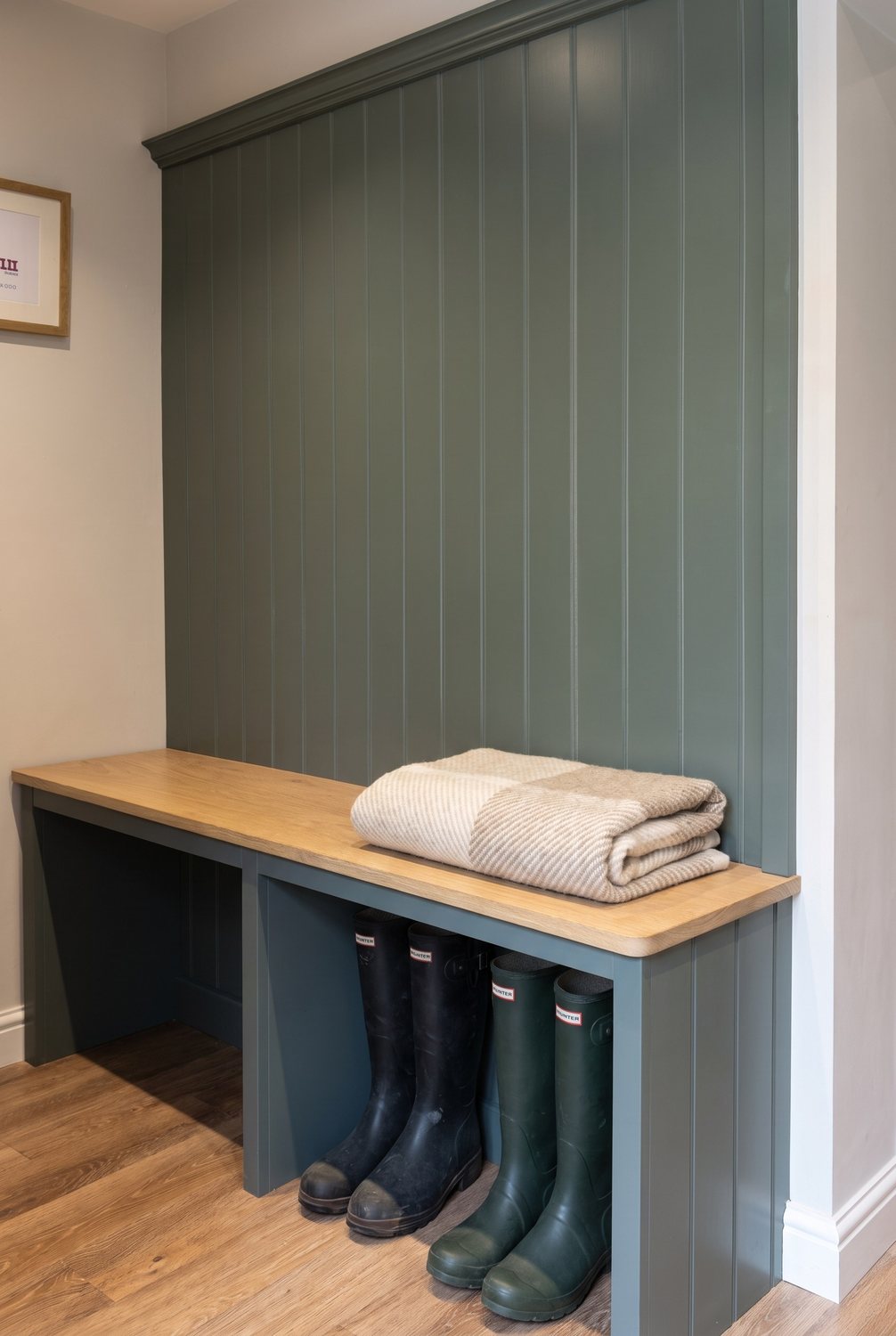 Hall bench with a tongue-and-groove back and an oak seat